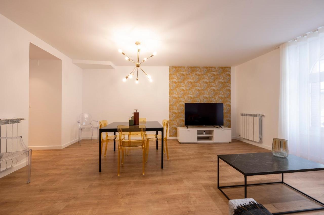 Dwo Abaster Apartment