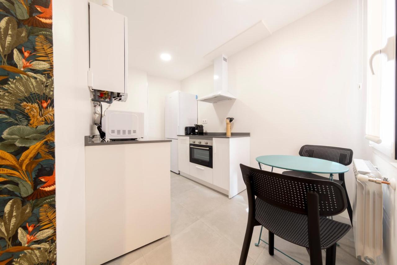 Dwo Abaster Apartment