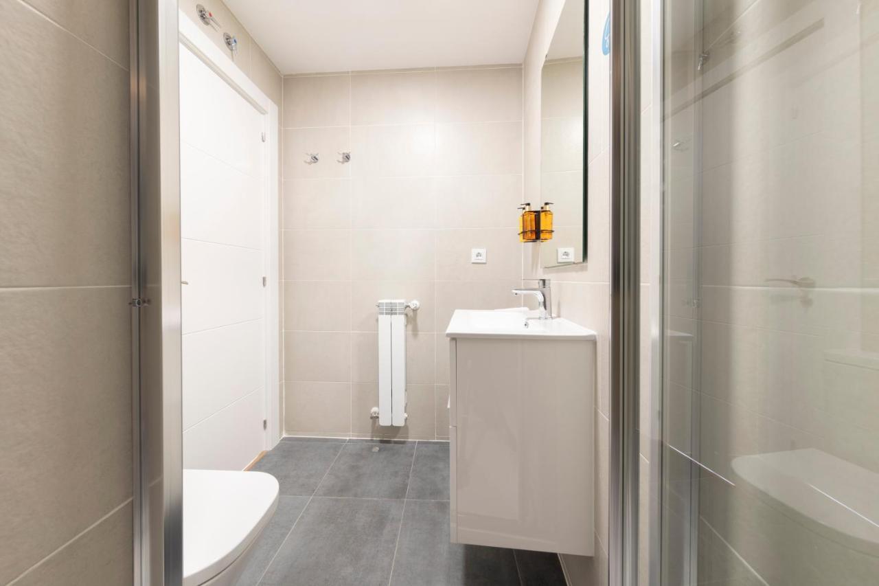Dwo Abaster Apartment